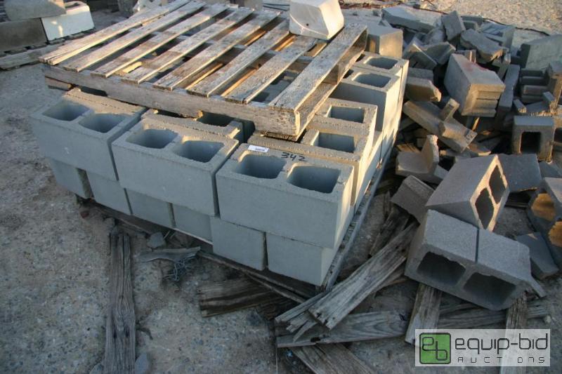 lot 342 image: pallet and pile of cinder blocks...