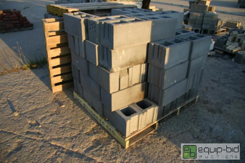 lot 343 image: 2 pallets of cinder blocks...
