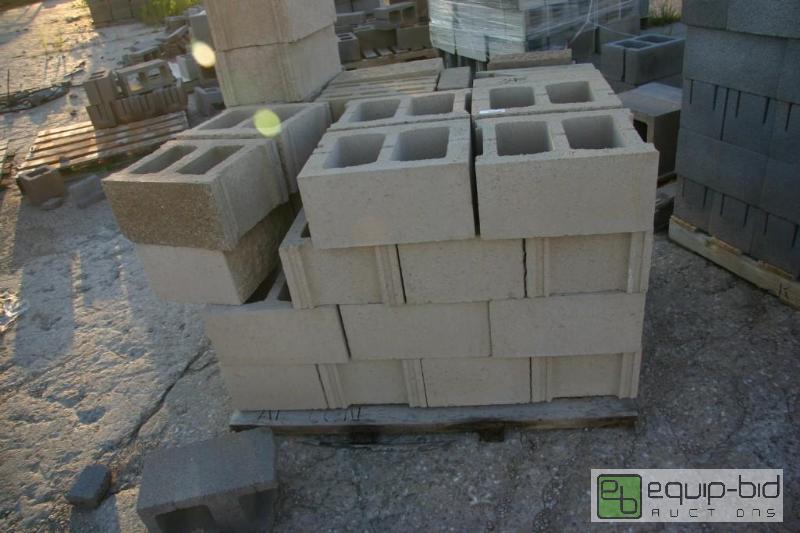 lot 348 image: pallet of cinder blocks...