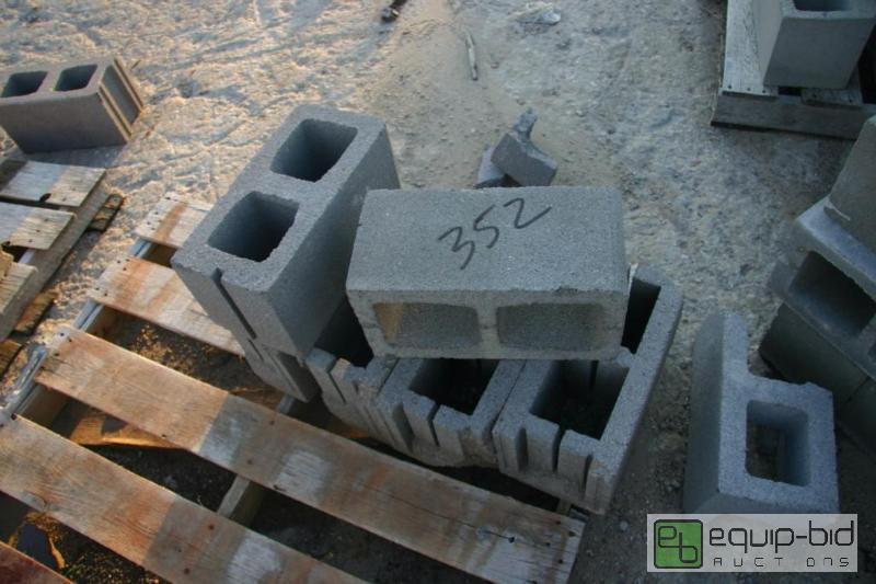 lot 352 image: 2 pallets and a pile of cinder blocks...