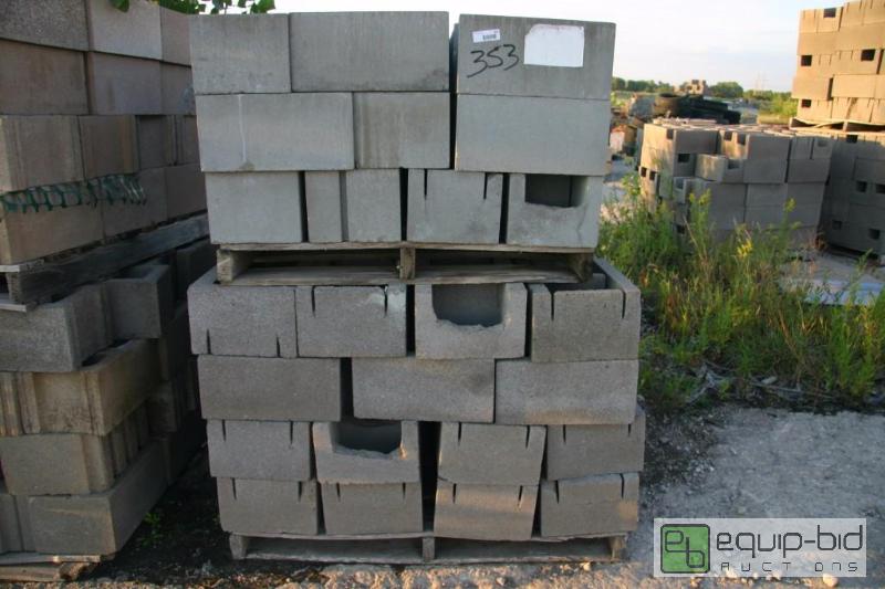 lot 353 image: double pallet of cinder blocks...