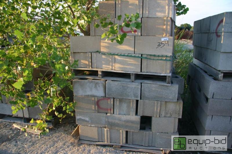 lot 354 image: double pallet of cinder blocks...