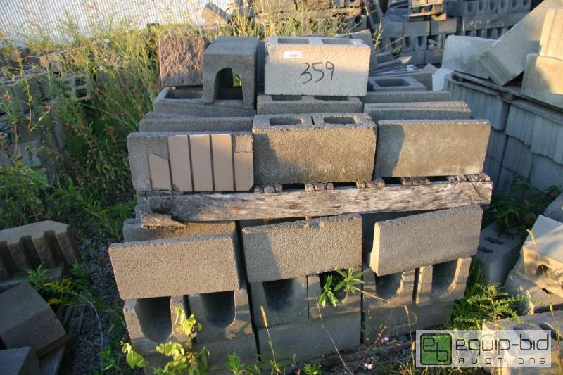 lot 359 image: double pallet of cinder blocks...