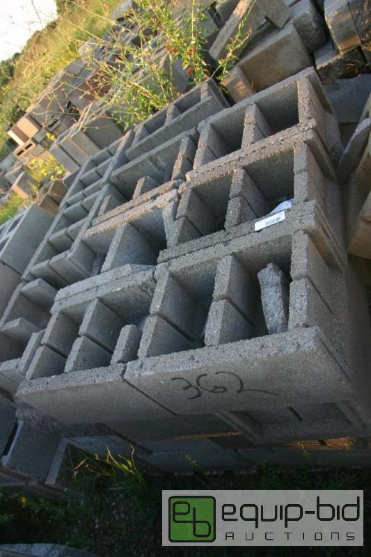lot 362 image: pallet of cinder blocks...