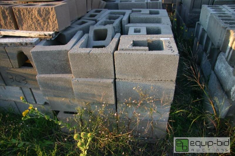 lot 363 image: 2 pallets of cinder blocks...