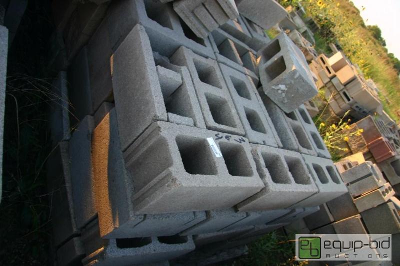 lot 364 image: pallet of cinder blocks...