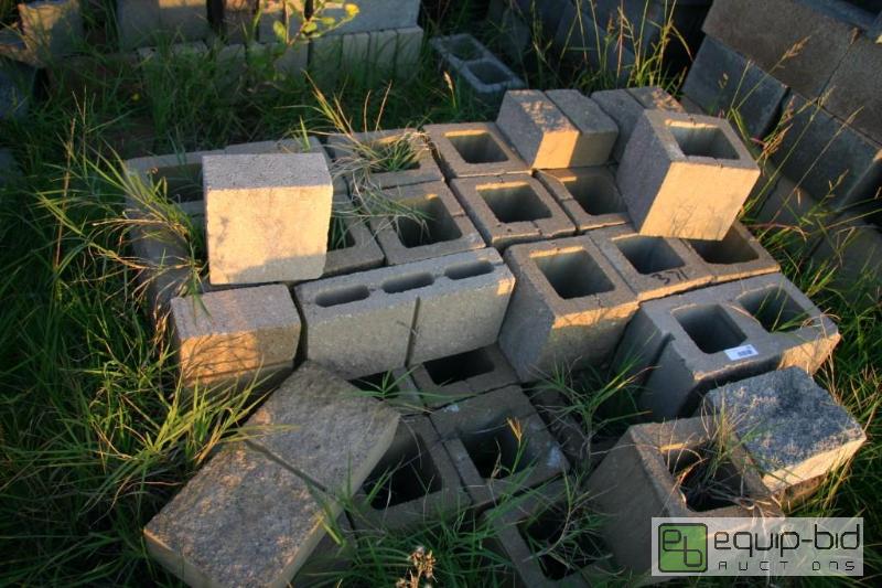 lot 371 image: pallet of cinder blocks...