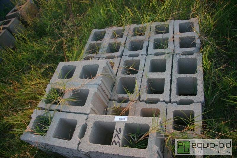lot 376 image: pallet of cinder blocks...