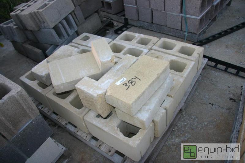 lot 384 image: pallet cinder blocks...