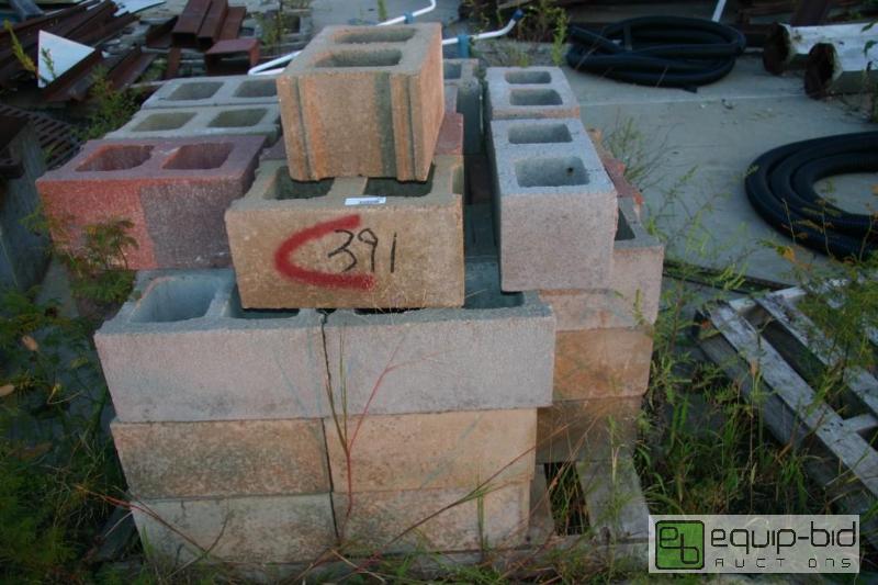 lot 391 image: pallet of cinder blocks...
