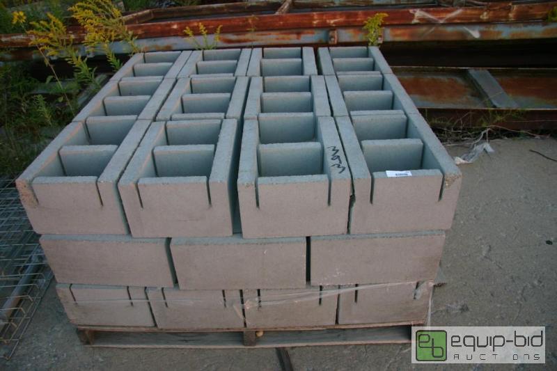 lot 393 image: pallet of cinder blocks...