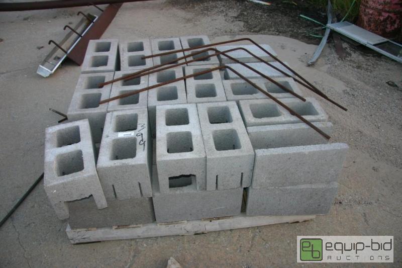 lot 399 image: pallet of cinder blocks...