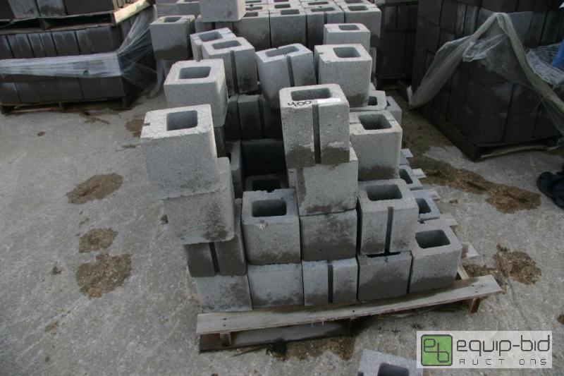lot 400 image: 3 pallets of cinder blocks...