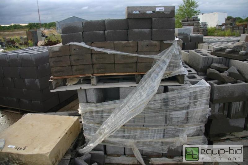 lot 409 image: double pallet of cinder block...
