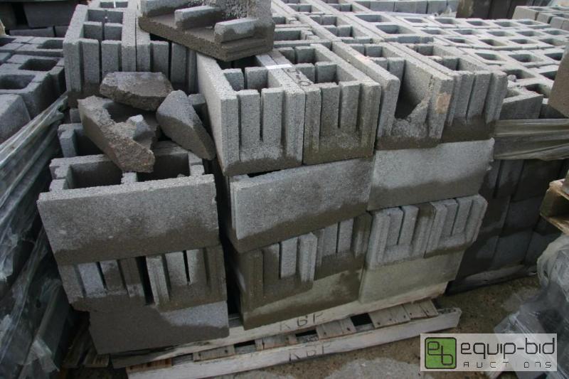 lot 410 image: 2 pallets of cinder blocks...