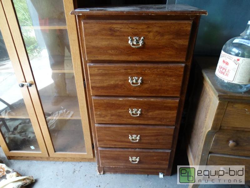 lot 1231 image: 5- Drawer Chest.&nbsp...