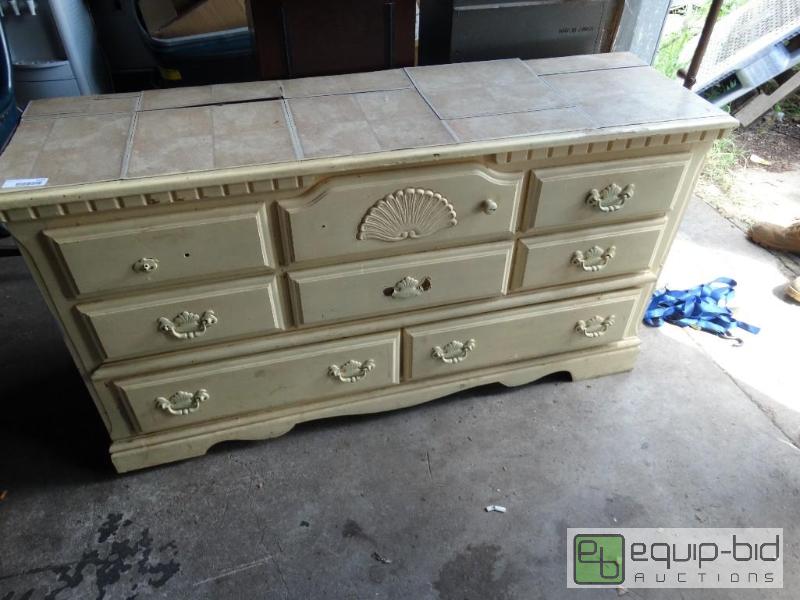 lot 1233 image: Dresser with 8 drawers....