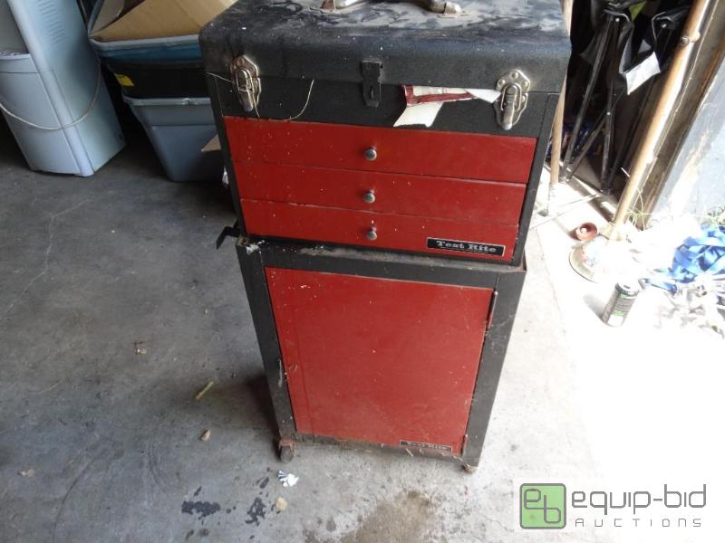 lot 1239 image: Test Rite tool box with contents....