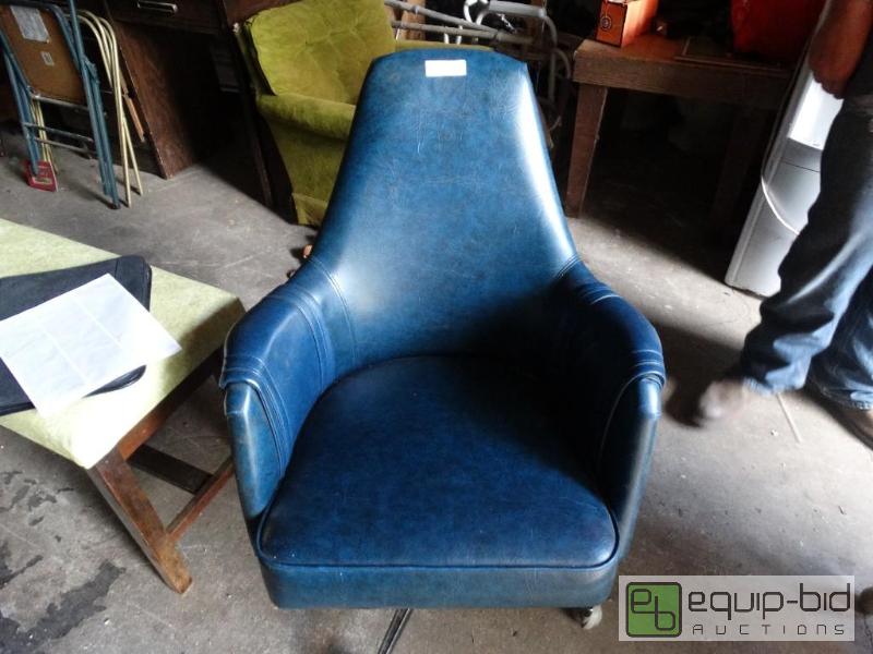 lot 1242 image: Nice vintage blue chair on rollers....