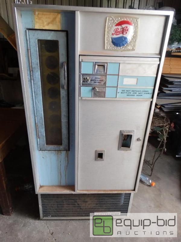 lot 1245 image: Vintage Pepsi machine.  &quotNot tested&quot...