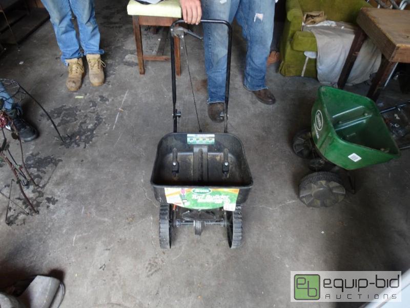 lot 1247 image: Scotts &nbspseed spreader....