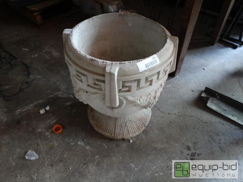 lot 1252 image: Cement planter.  (Has chip on the bottom)...