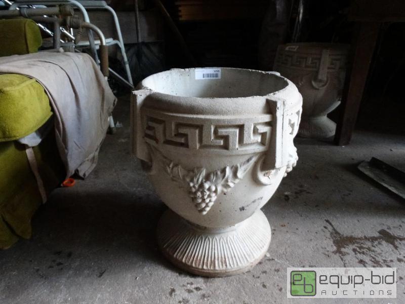 lot 1253 image: Cement planter. Heavy,...