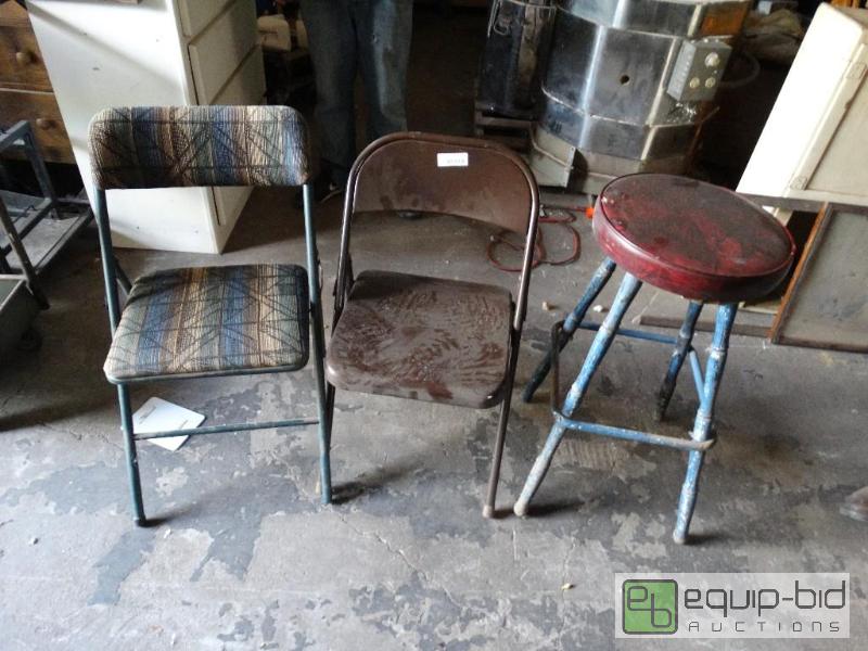 lot 1272 image: 2 folding chairs and a stool....