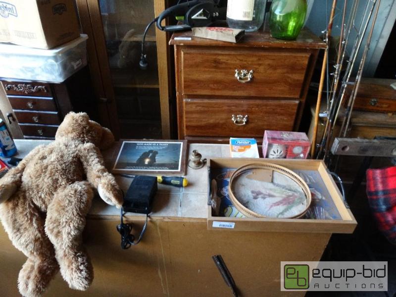 lot 1273 image: Lot of home decor stuff bear and misc....
