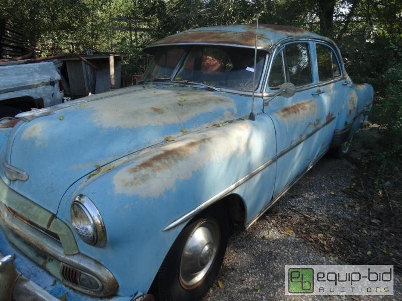 lot 13 image: 1952 Chevrolet Deluxe 4 door.  Vin# KAD233568...