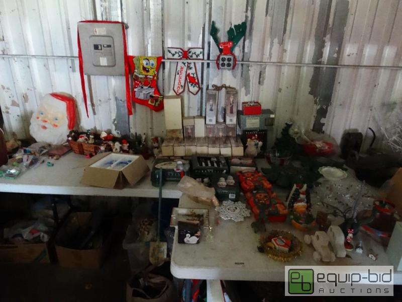 lot 1305 image: Large lot of assorted Christmas....