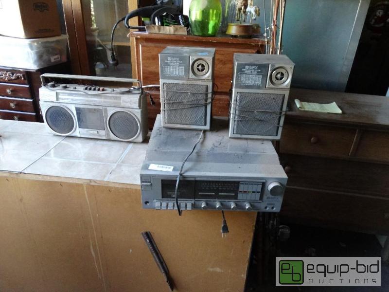 lot 1312 image: Stereo with speakers and radio.  Untested&nbs...