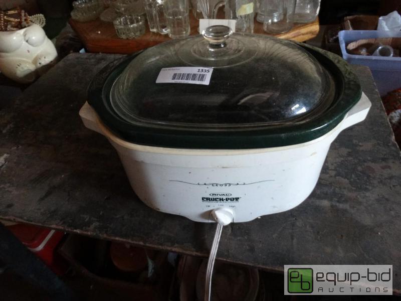 lot 1335 image: Crock pot...