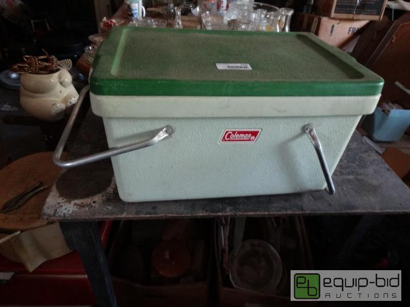 lot 1336 image: Vintage Coleman ice chest....
