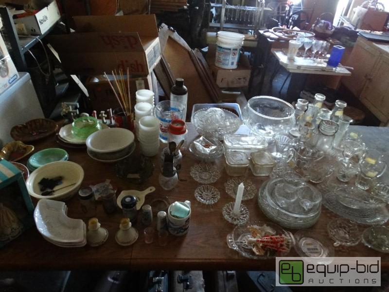 lot 1337 image: Large lot of glassware, candle holders and mi...