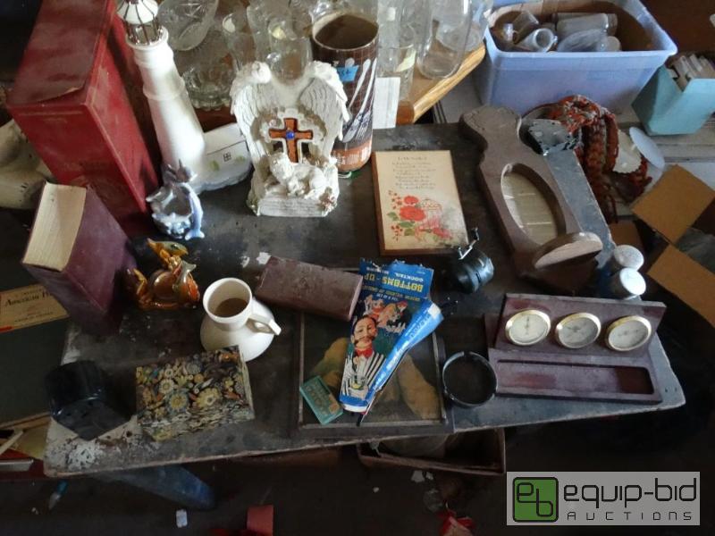 lot 1338 image: Lot of home decor....
