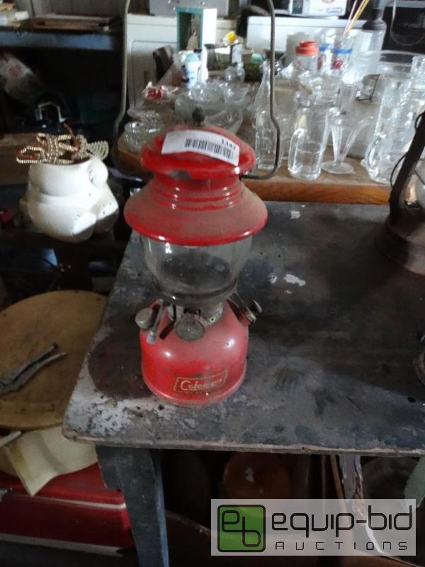 lot 1342 image: Vintage red Coleman&nbsplantern....