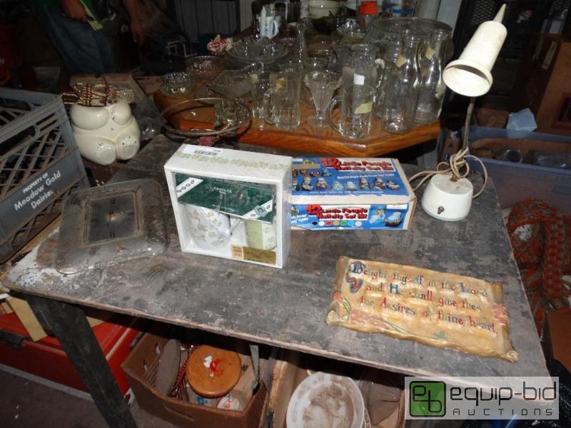 lot 1348 image: Misc home decor....