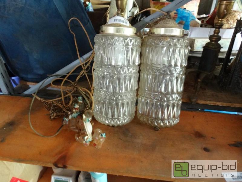 lot 1362 image: Vintage looking hanging lamps....