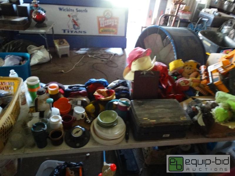 lot 1365 image: Large lot of toys and kitchenware....
