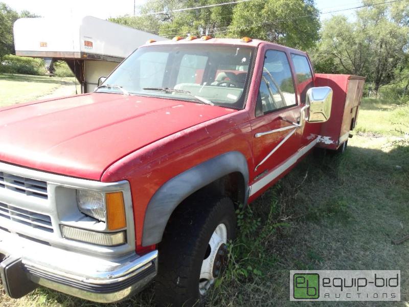 lot 16 image: Year 1994 Make Chevrolet Model K3500 Vehic...