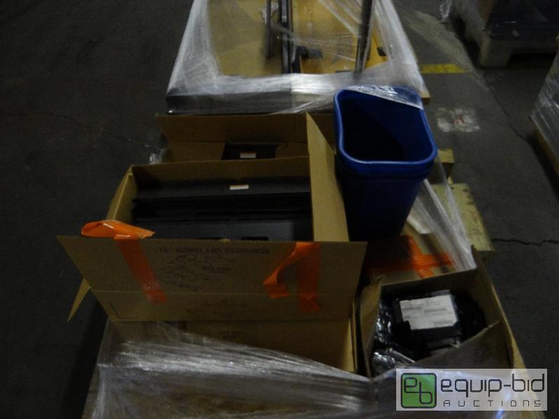 lot 341 image: Lot Of 115120 Volt Outlets And  Panel Covers