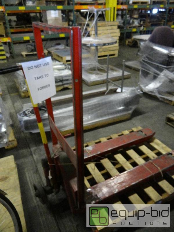 lot 372 image: Barrett Lift Truck Pallet Jack