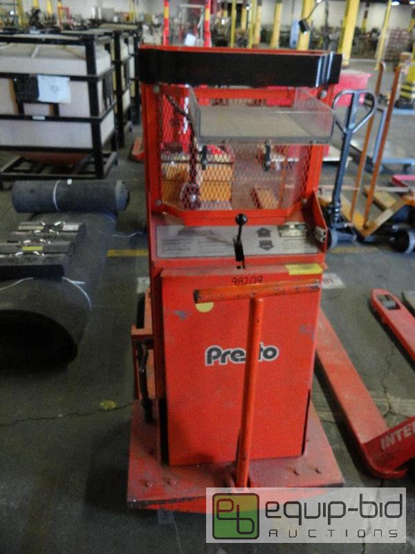 lot 386 image: Lee Presto Electric Pallet Truck