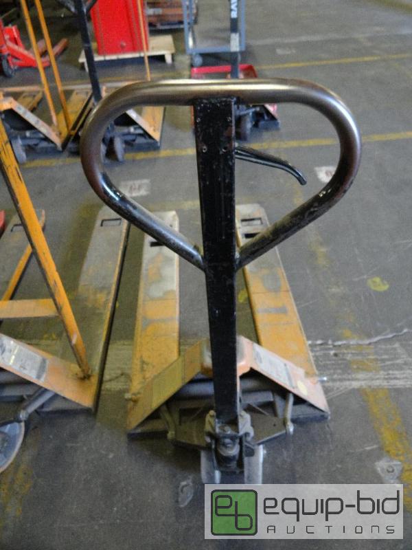 lot 389 image: Multiton 5500 Lb. Capacity Manual Pallet Truck