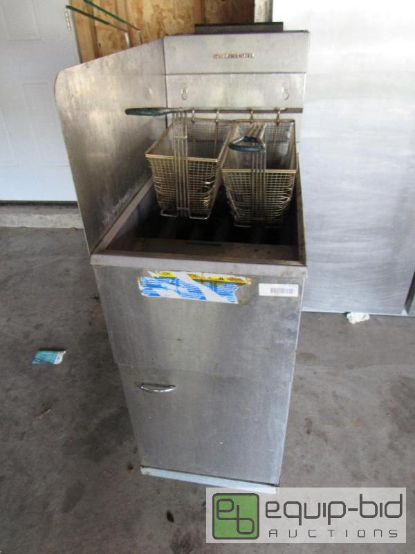 lot 917 image: Pitco 35LB. Gas Deep Fryer