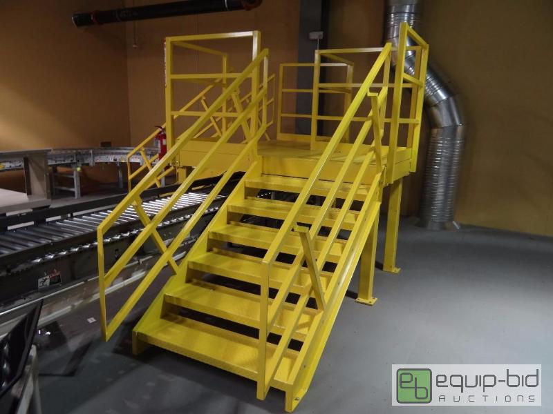 lot 1459 image: Reconfigurable Heavy Conveyor Crossover Stair Set