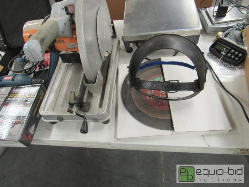 lot 2538 image: Chicago Elctric 14 Cut off Saw w Extra Blades
