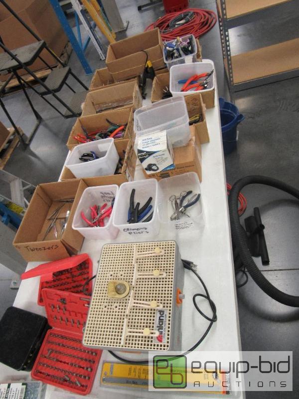 lot 2570 image: Lot of Hand Tools