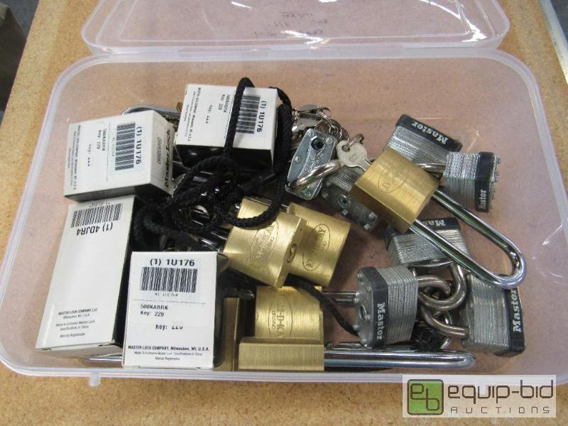 lot 2577 image: Pack of Locks w Keys